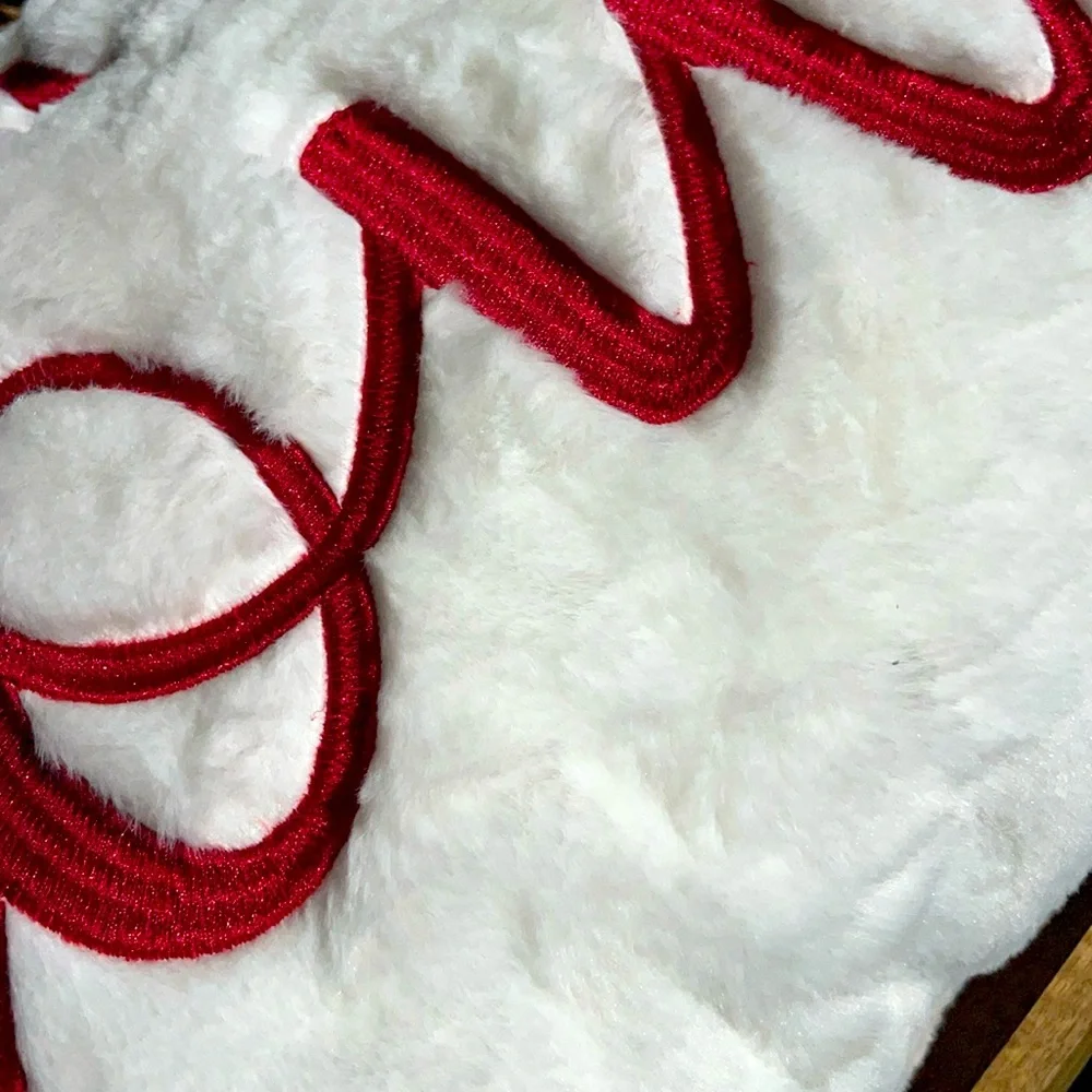 ❄️☃️LET IT SNOW Soft, plush Holiday Pillow! NWT ❄️Cozy comfort for your home